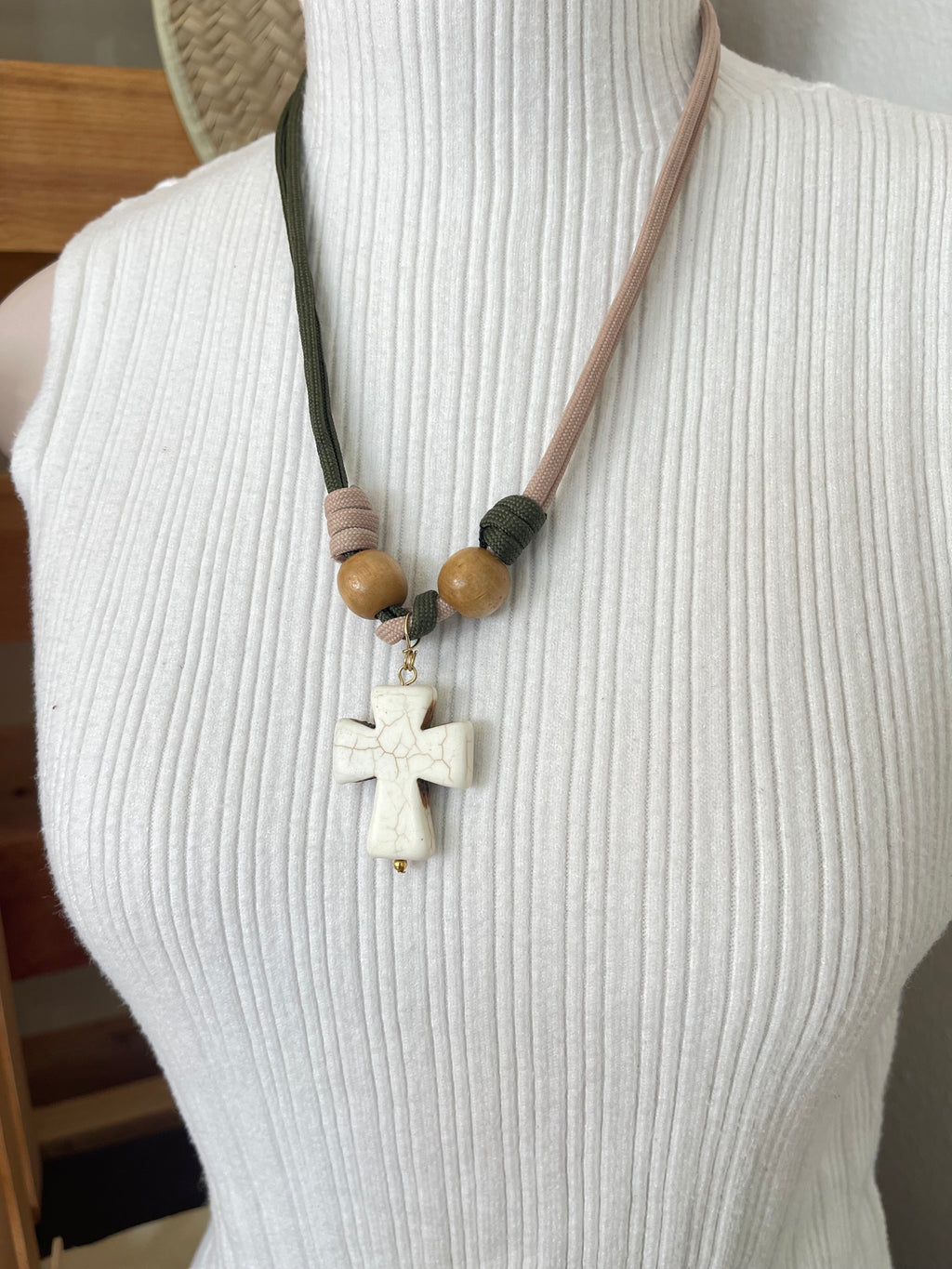 Cruz de Howlita