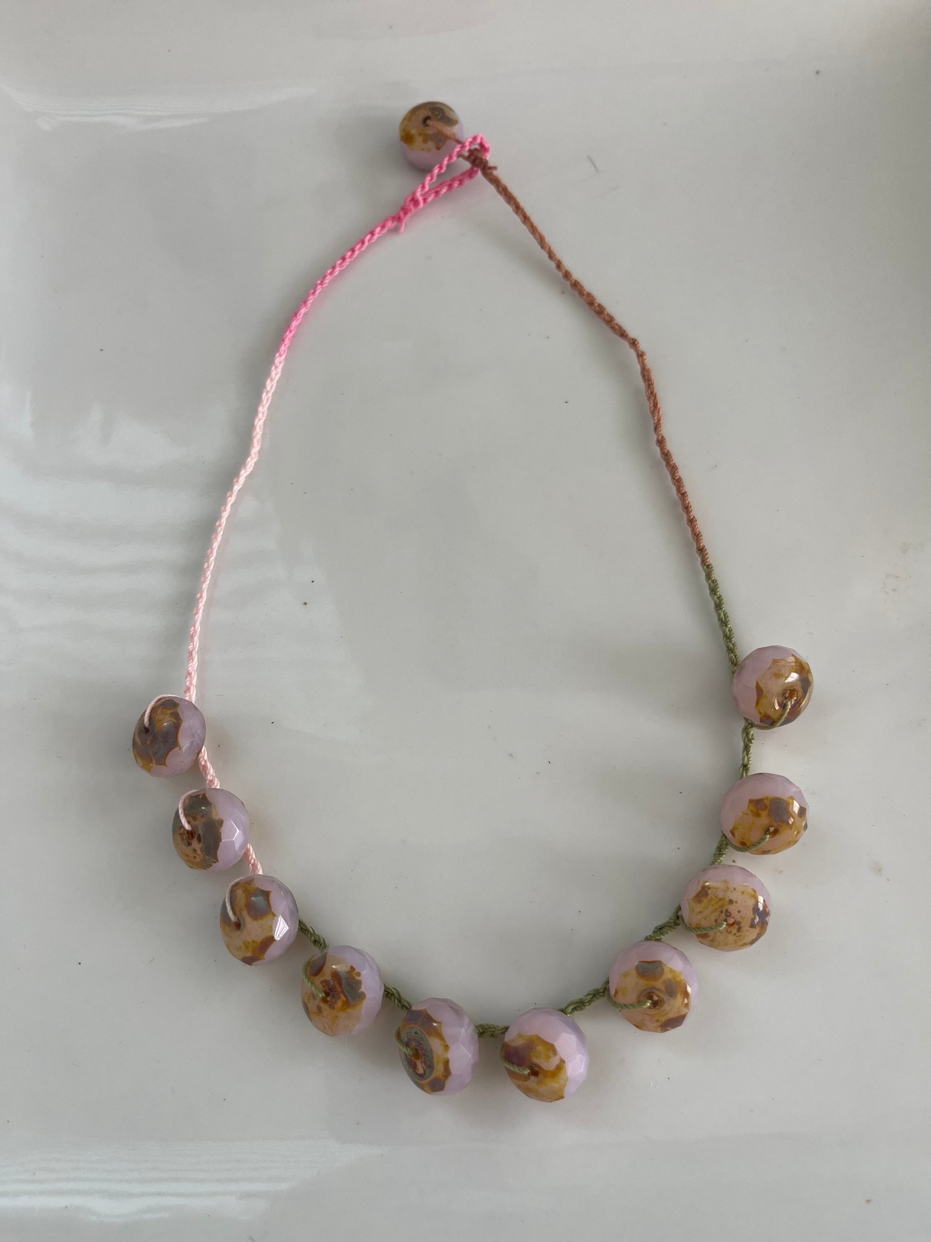 Collar en cristal facetado